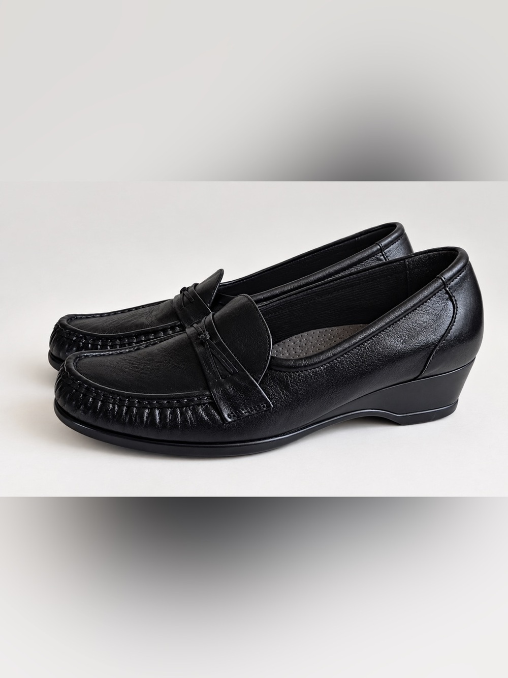 SAS Easier Black Leather Women’s Slip On Loafer 9 M